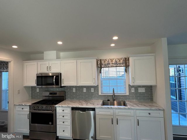 433 EASTWOOD LN, Lancaster, PA 17601