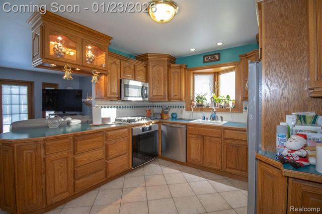 11367 Suffolk Drive, Southgate, MI 48195