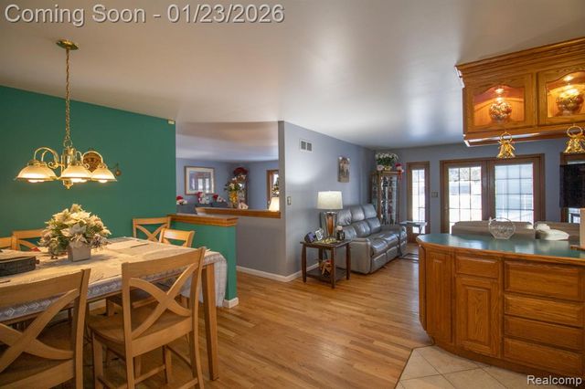 11367 Suffolk Drive, Southgate, MI 48195