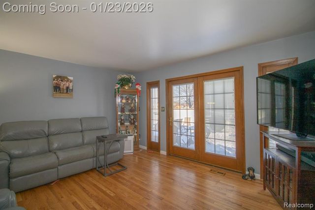 11367 Suffolk Drive, Southgate, MI 48195