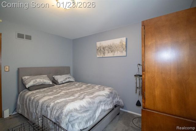 11367 Suffolk Drive, Southgate, MI 48195