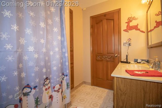 11367 Suffolk Drive, Southgate, MI 48195