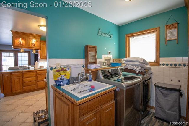 11367 Suffolk Drive, Southgate, MI 48195