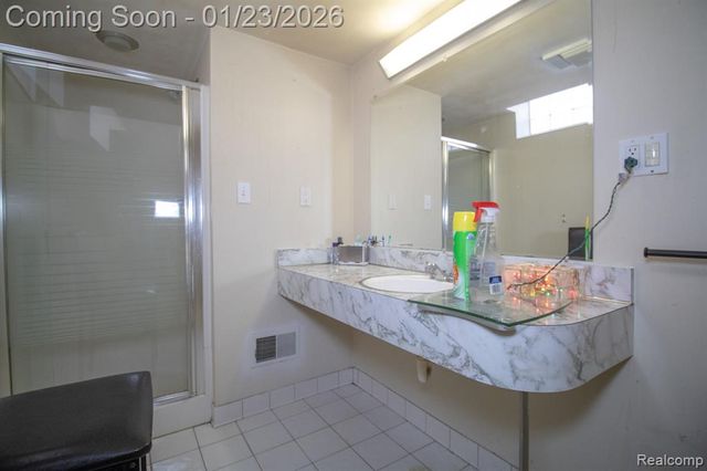 11367 Suffolk Drive, Southgate, MI 48195