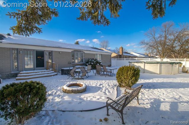 11367 Suffolk Drive, Southgate, MI 48195