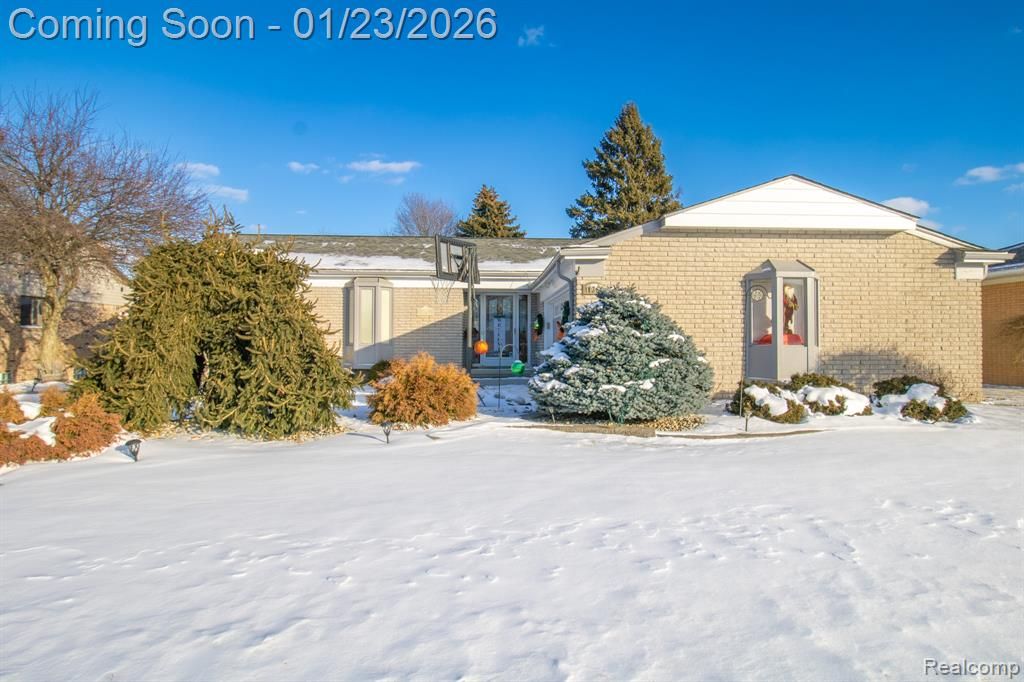 11367 Suffolk Drive, Southgate, MI 48195