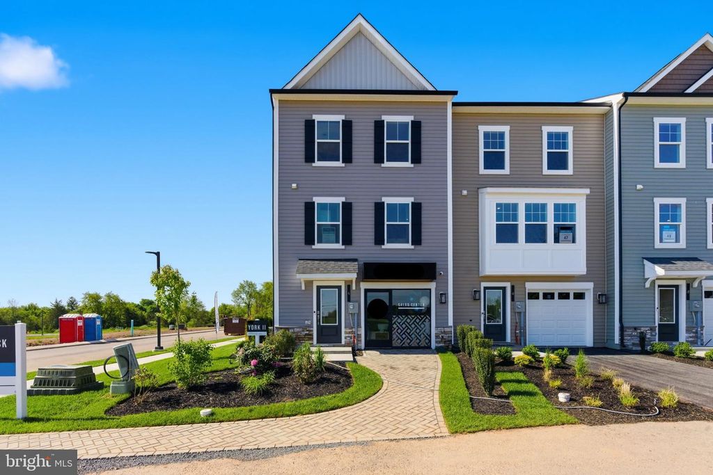 6 MAGNOLIA CT, Gettysburg, PA 17325