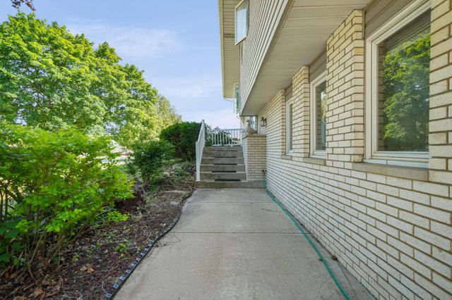 2504 Victoria Road, Schererville, IN 46375