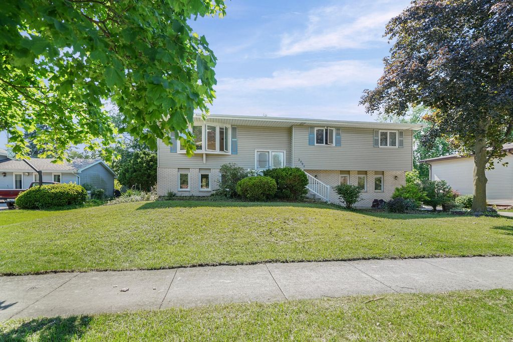 2504 Victoria Road, Schererville, IN 46375