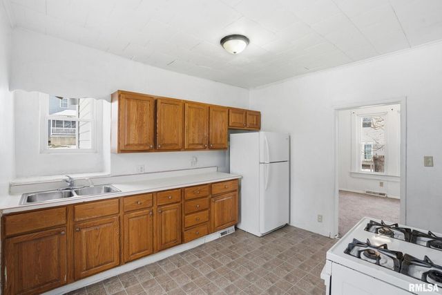 1306 17TH Street, Moline, IL 61265