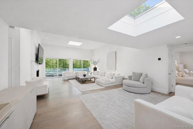 3 Southwood Lane, Quogue, NY 11959