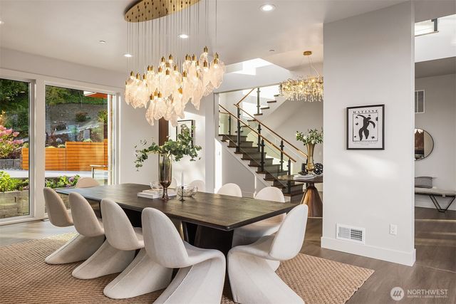8243 W Mercer Way, Mercer Island, WA 98040