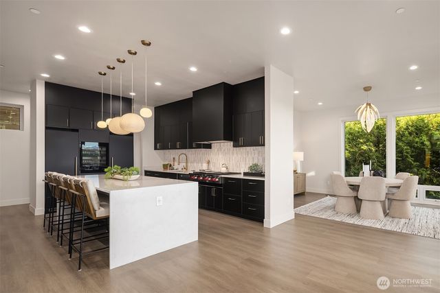 8243 W Mercer Way, Mercer Island, WA 98040