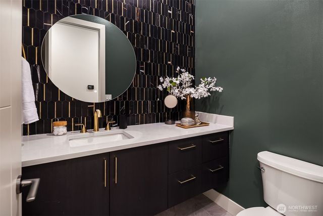8243 W Mercer Way, Mercer Island, WA 98040
