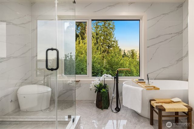 8243 W Mercer Way, Mercer Island, WA 98040