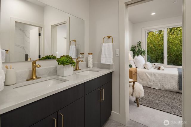 8243 W Mercer Way, Mercer Island, WA 98040
