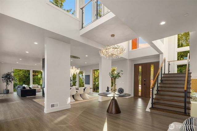 8243 W Mercer Way, Mercer Island, WA 98040