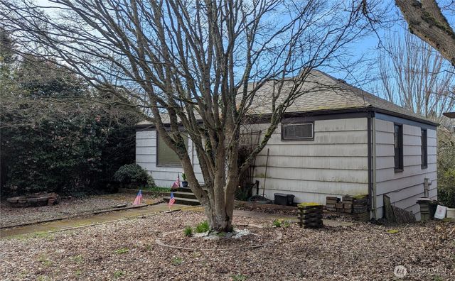 3631 32nd Avenue W, Seattle, WA 98199