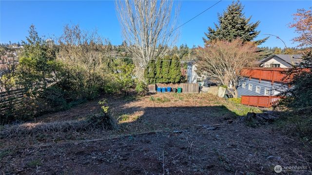 3631 32nd Avenue W, Seattle, WA 98199