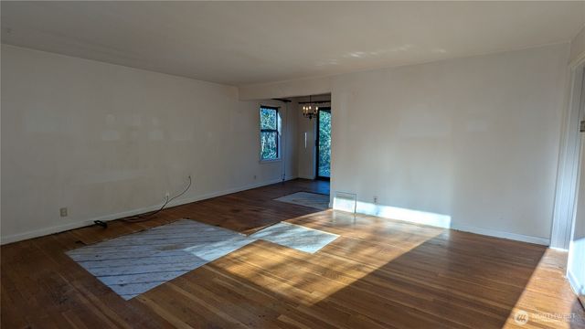 3631 32nd Avenue W, Seattle, WA 98199