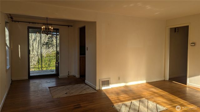 3631 32nd Avenue W, Seattle, WA 98199