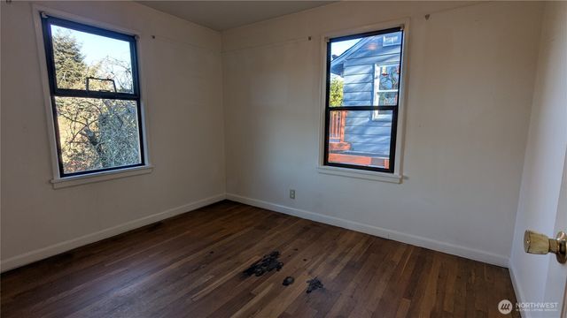 3631 32nd Avenue W, Seattle, WA 98199