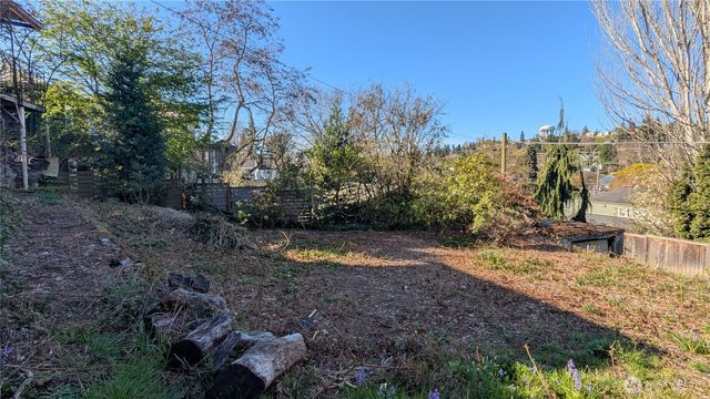 3631 32nd Avenue W, Seattle, WA 98199