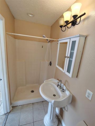 902 N THACKER AVENUE, Kissimmee, FL 34741