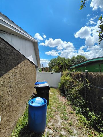 902 N THACKER AVENUE, Kissimmee, FL 34741