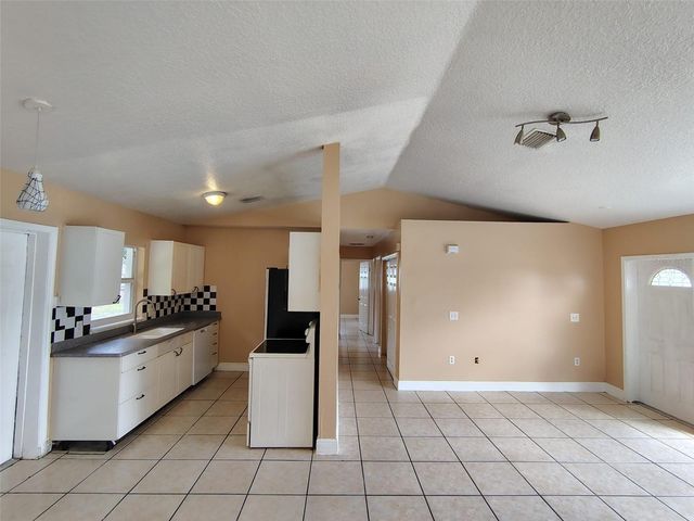 902 N THACKER AVENUE, Kissimmee, FL 34741
