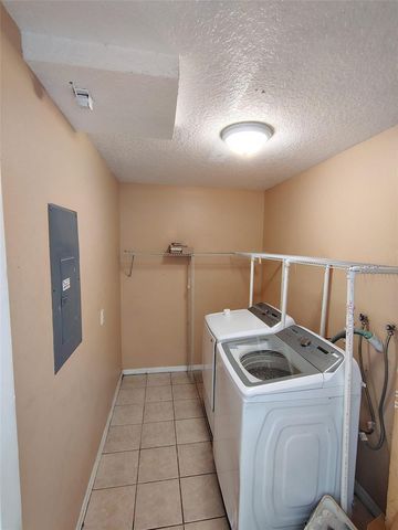 902 N THACKER AVENUE, Kissimmee, FL 34741