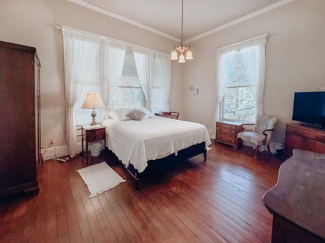 1529 W 4th Avenue, Corsicana, TX 75110