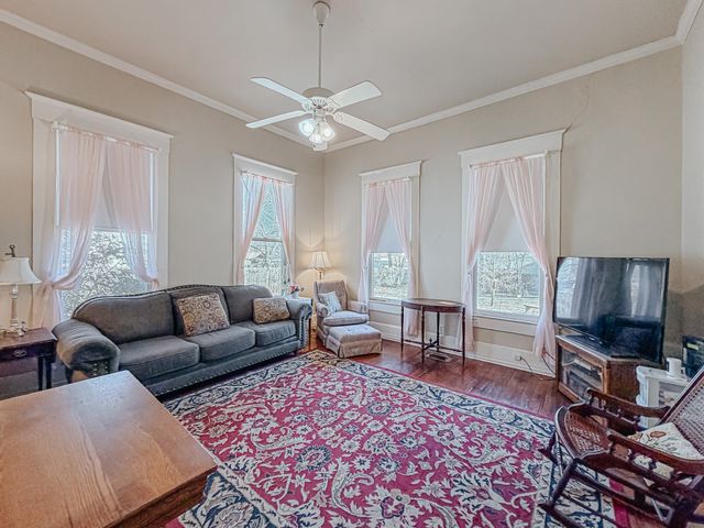 1529 W 4th Avenue, Corsicana, TX 75110