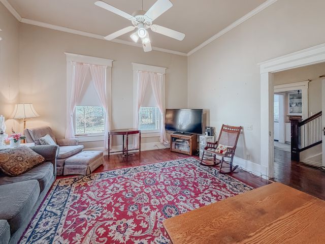 1529 W 4th Avenue, Corsicana, TX 75110