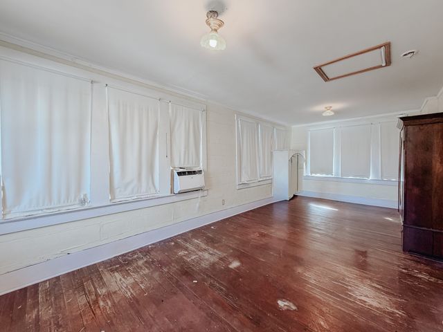 1529 W 4th Avenue, Corsicana, TX 75110