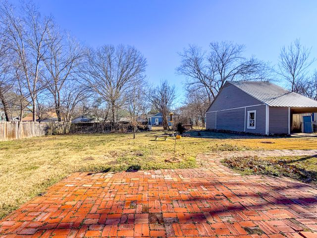 1529 W 4th Avenue, Corsicana, TX 75110