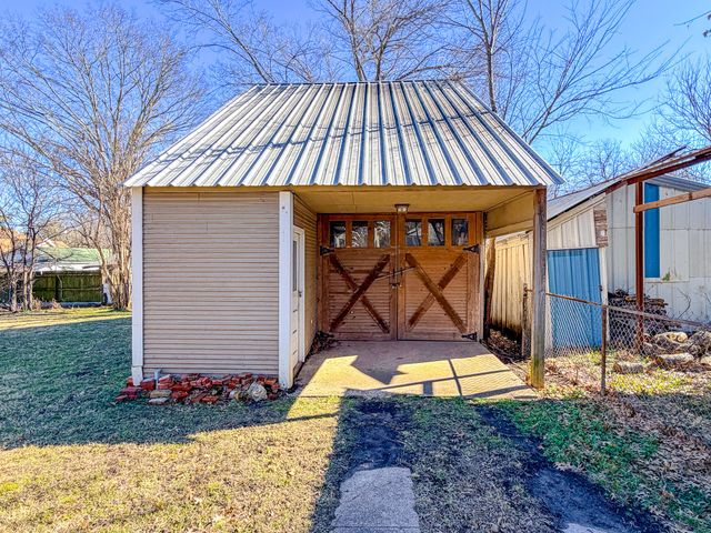 1529 W 4th Avenue, Corsicana, TX 75110