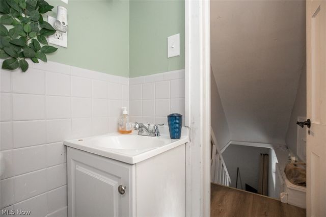 982 Roanoke Road, Cleveland Heights, OH 44121