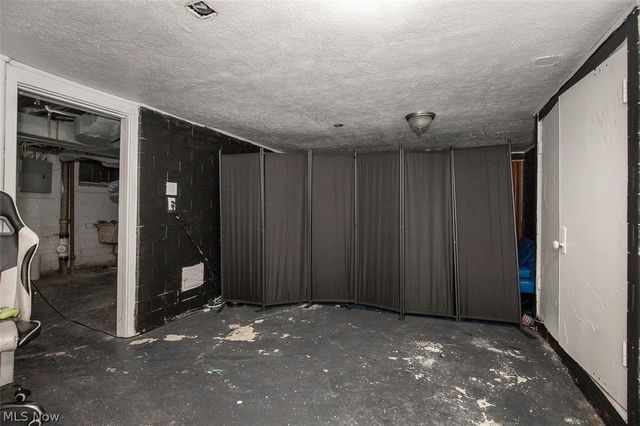 982 Roanoke Road, Cleveland Heights, OH 44121