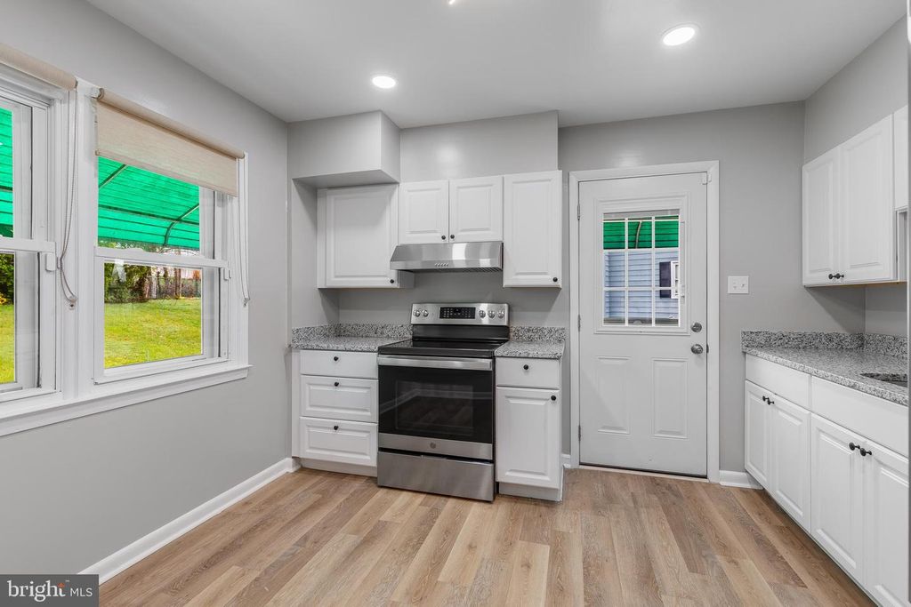 Image 10 of property listing at 1324 DENBRIGHT RD, Catonsville, MD 21228