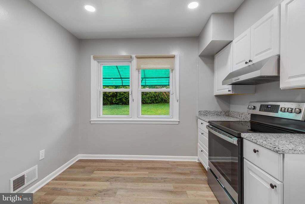 Image 11 of property listing at 1324 DENBRIGHT RD, Catonsville, MD 21228