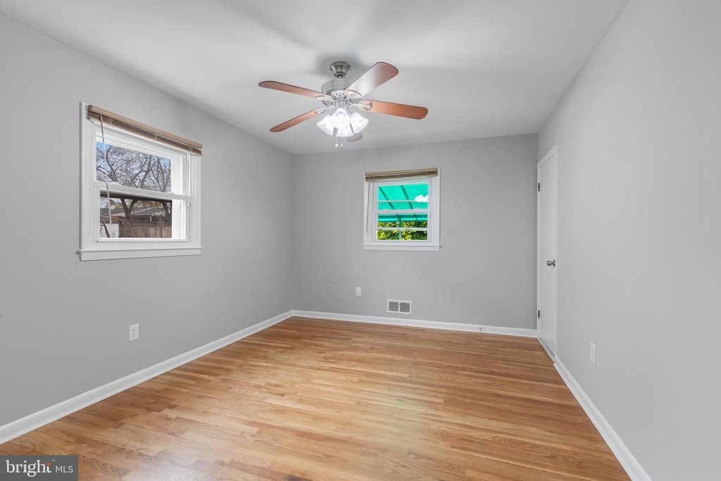 Image 14 of property listing at 1324 DENBRIGHT RD, Catonsville, MD 21228