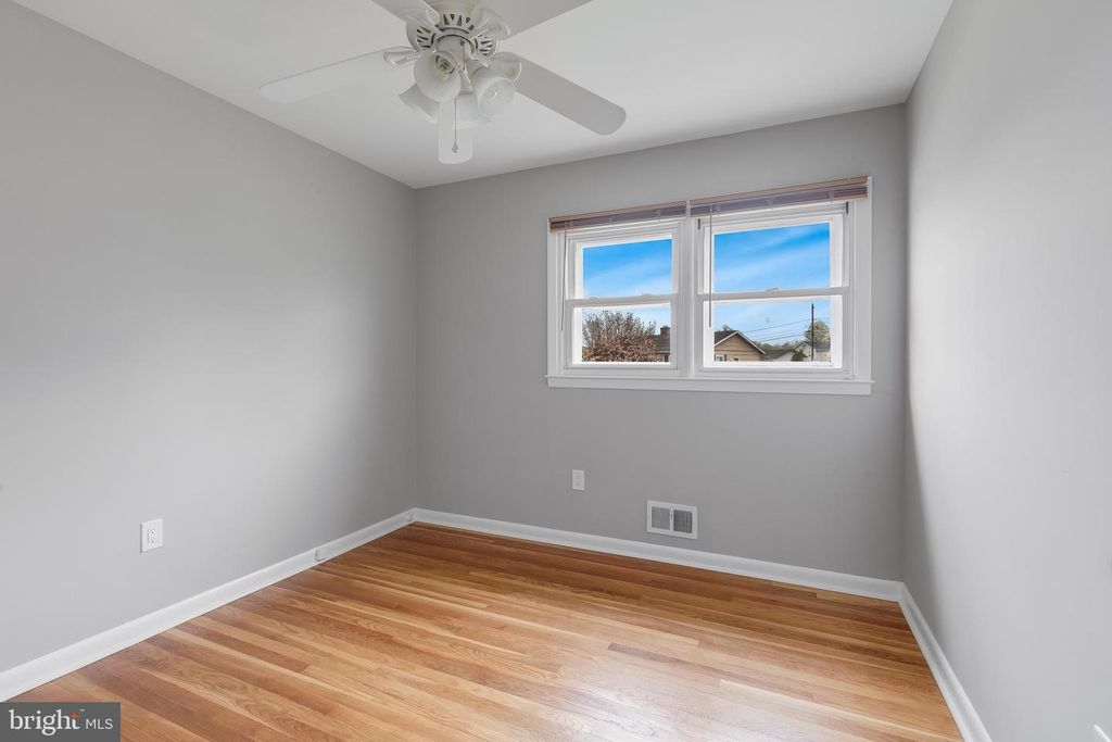 Image 15 of property listing at 1324 DENBRIGHT RD, Catonsville, MD 21228