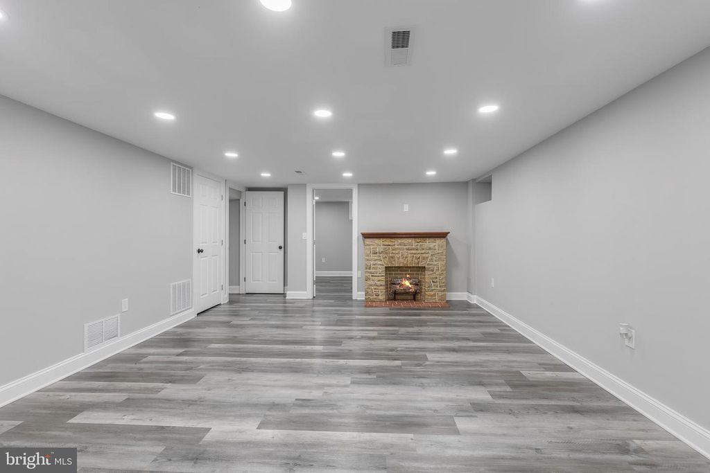 Image 19 of property listing at 1324 DENBRIGHT RD, Catonsville, MD 21228