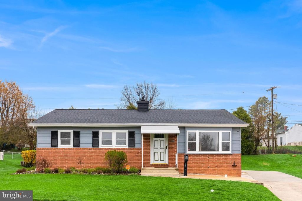 Image 2 of property listing at 1324 DENBRIGHT RD, Catonsville, MD 21228