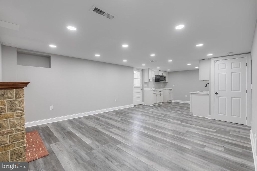 Image 21 of property listing at 1324 DENBRIGHT RD, Catonsville, MD 21228