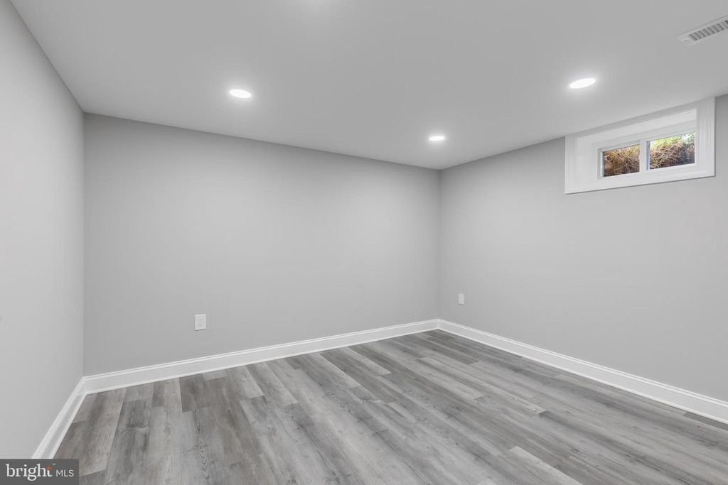 Image 22 of property listing at 1324 DENBRIGHT RD, Catonsville, MD 21228