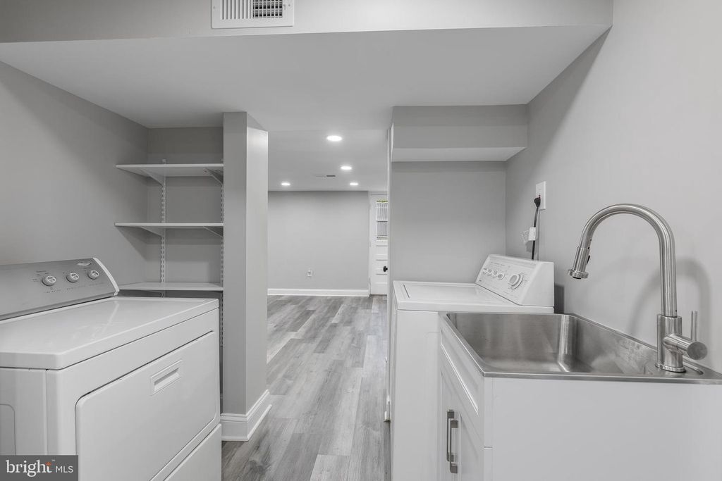 Image 28 of property listing at 1324 DENBRIGHT RD, Catonsville, MD 21228