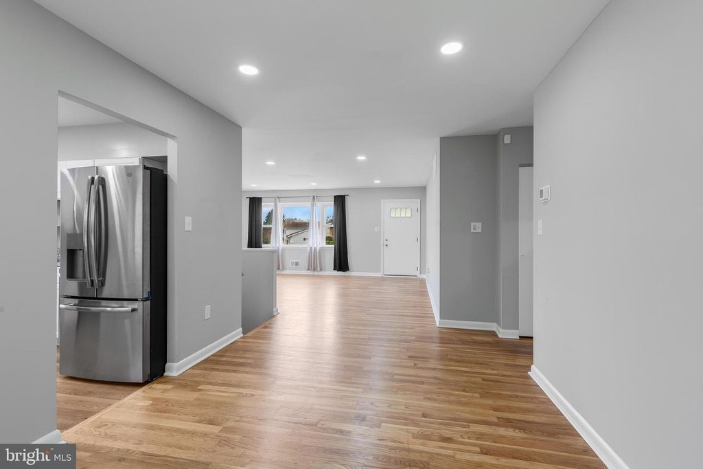 Image 5 of property listing at 1324 DENBRIGHT RD, Catonsville, MD 21228