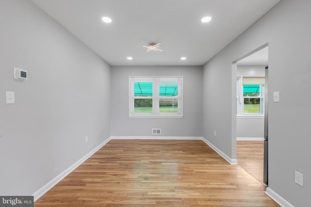 Image 7 of property listing at 1324 DENBRIGHT RD, Catonsville, MD 21228